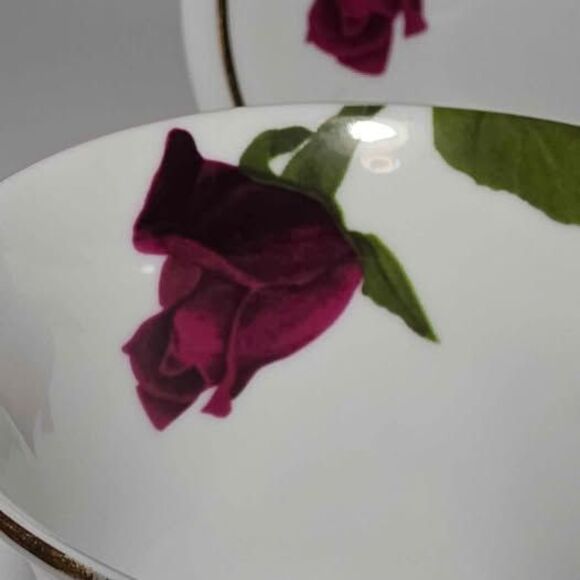 Naremoa Teacup and Saucer Roses - Picture 4 of 9